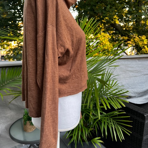 American Eagle Crop top turtleneck XS - Picture 3 of 5